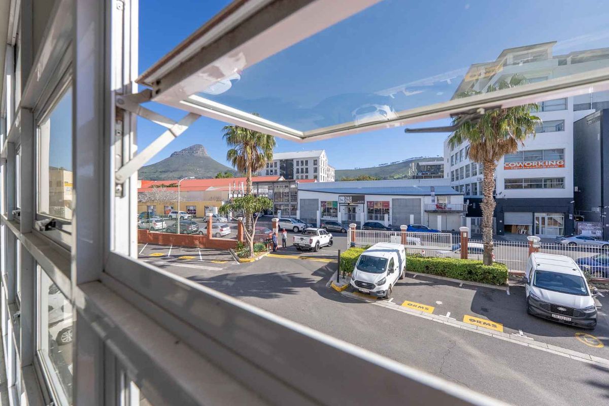 Bright 160m2 Office Space To Let in Roeland Square | Gardens | Excellent Natural Light & Exposure - Photo 5