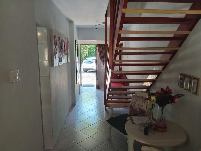 Modern 3-Bedroom Duplex in Secure Arboretum Complex - Photo 8