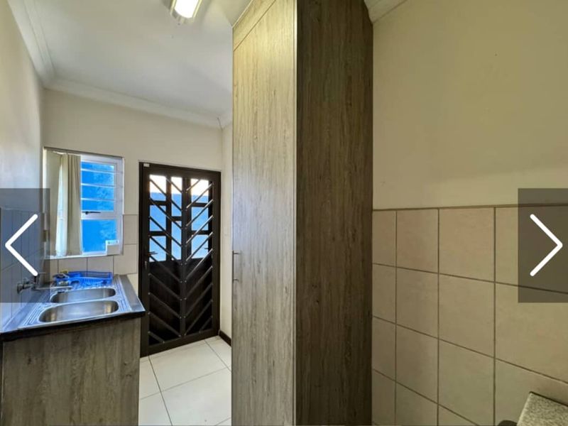 Comfortable Spacious Home - Photo 3