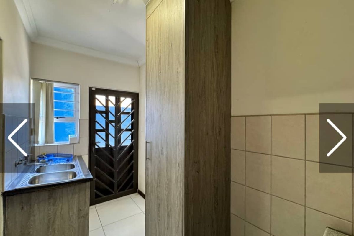 Comfortable Spacious Home - Photo 3