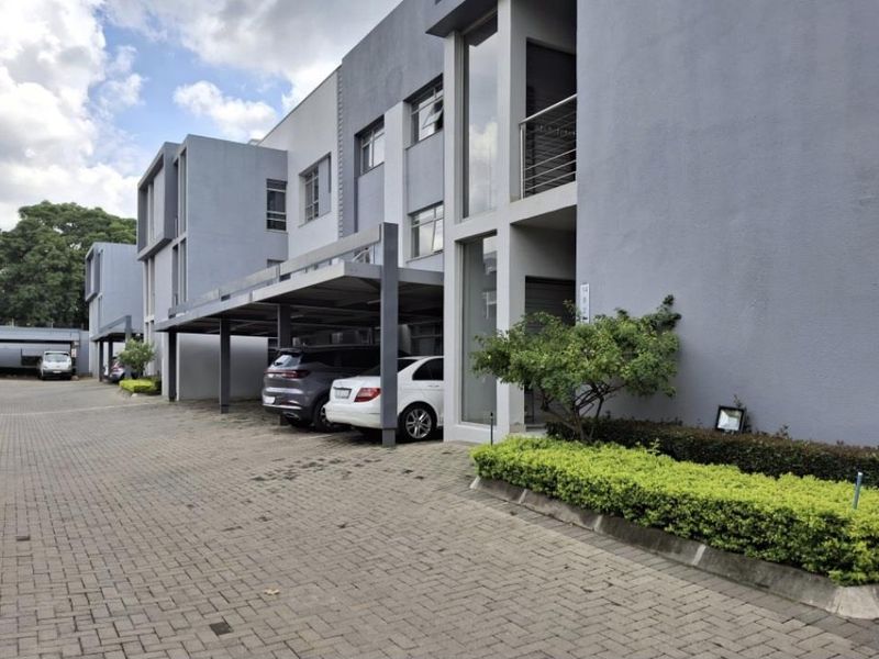 A STUNNING THREE BEDROOM FURNISHED APARTMENT - Photo 3