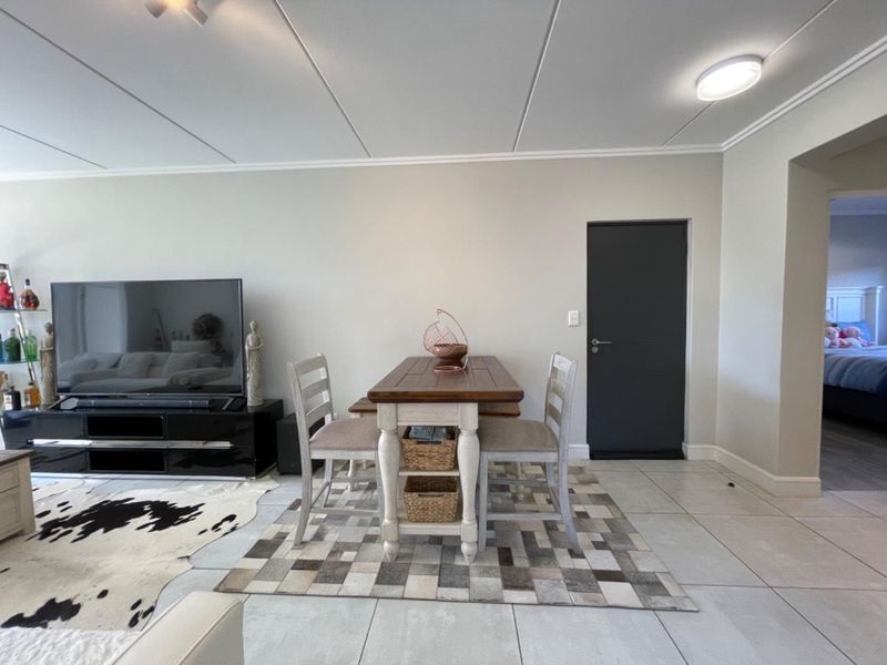 Luxurious 3-Bedroom Ground Floor Unit in Whistling Thorns - Photo 6