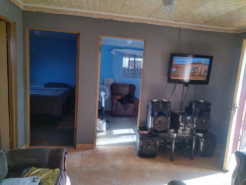 3 bedrooms house for sale in Soshanguve East - Photo 5