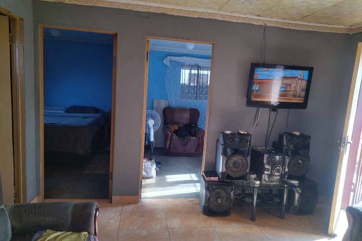 3 bedrooms house for sale in Soshanguve East - Photo 5