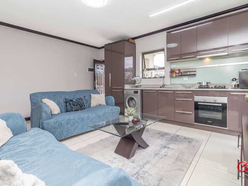 Apartment Close To Travel Links - Photo 4