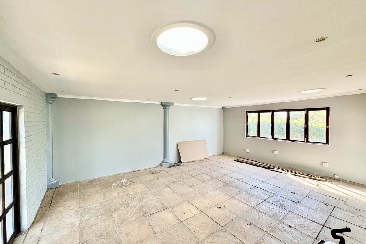 Hendra Estates - Lovely Large family Home with Granny Flat to Rent In Durban North - Photo 5