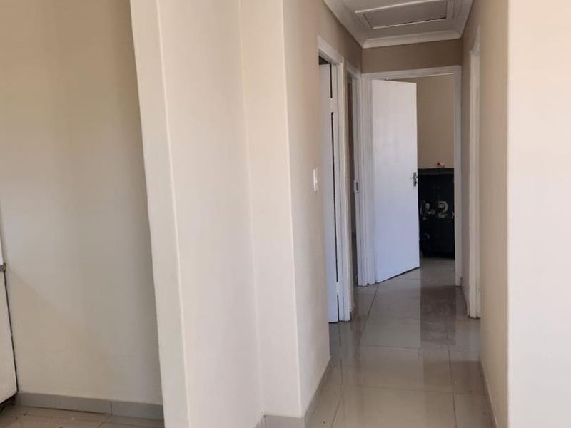 Charming Three-Bedroom Home for Rent in Ilitha Park, Khayelitsha - Photo 8