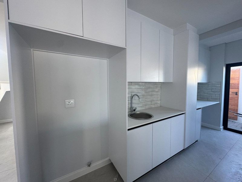 4 Bedrooms, Study Nook & Spacious Open-Plan Living in Sandown, Cape Town - Photo 5