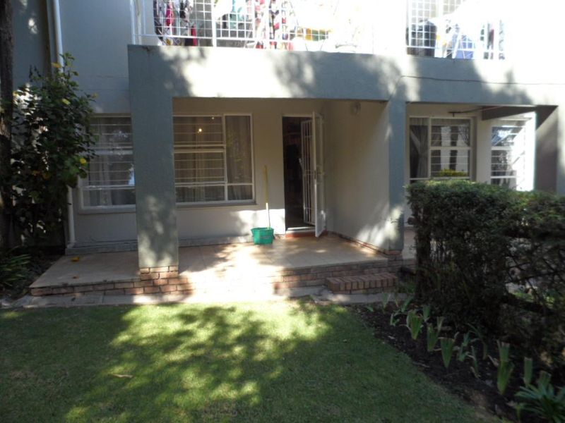 SOPHISTICATED 2 BED FULLY FURNISHED GROUND FLOOR APARTMENT IN BENMORE - Photo 2