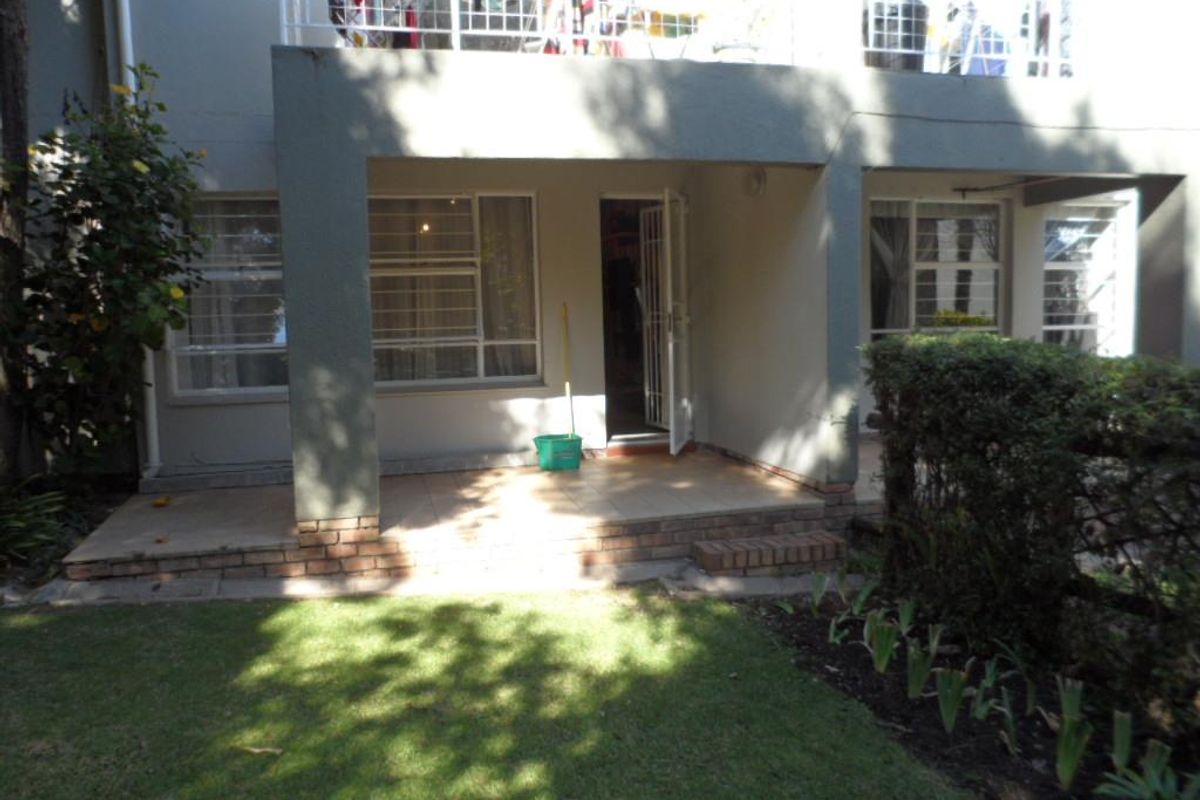 SOPHISTICATED 2 BED FULLY FURNISHED GROUND FLOOR APARTMENT IN BENMORE - Photo 2