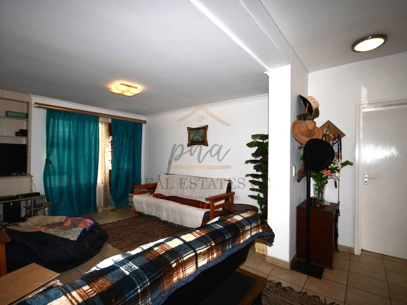 Charming Townhouse for Sale! Just a Stone's Throw from the Beach!** - Photo 8