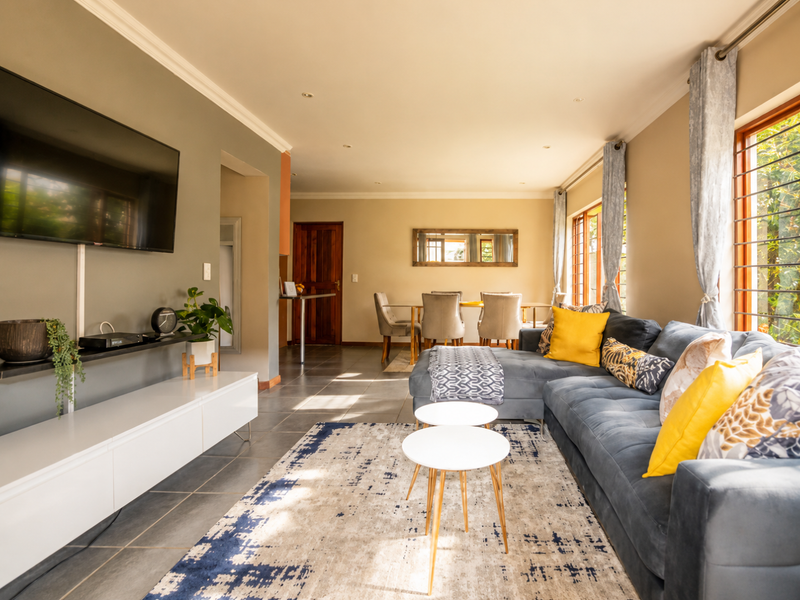 A Fully Furnished Townhouse - Photo 3