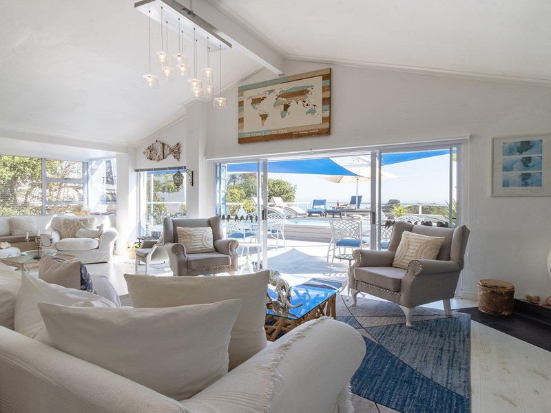 Spacious Coastal Living: 4-Bedroom Family Home for Sale in Grotto Bay - Photo 2