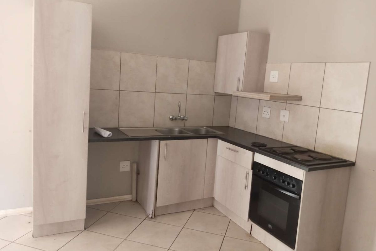 Spacious Living & Family Fun: Perfect 2-Bedroom Apartment - Photo 3