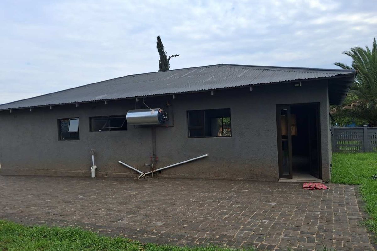 3 Bedroom House For Sale in Vanderbijlpark CW6 - Photo 3