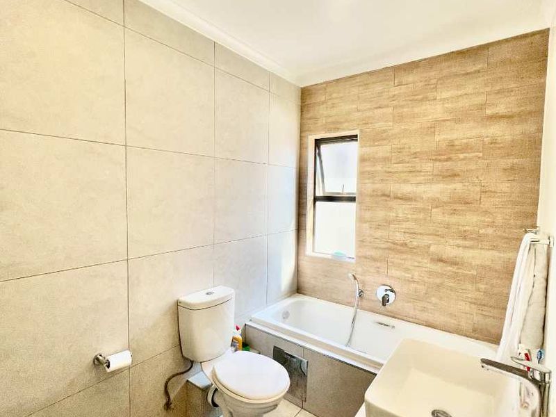 Lovely Upmarket One Bedroom Apartment in Modderfontein Up for a Grab! - Photo 9