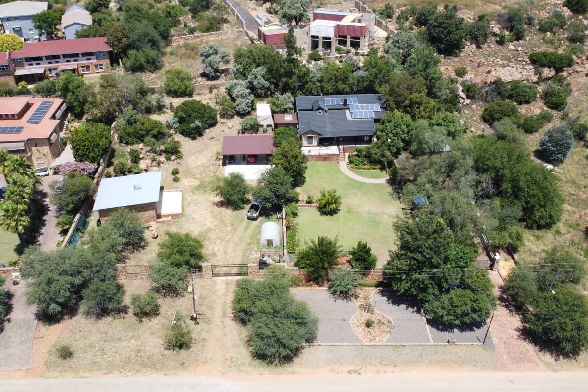 Luxury 4-Bedroom Estate Home on 4 Stands with 9 Garages – Vaaloewer - Photo 4