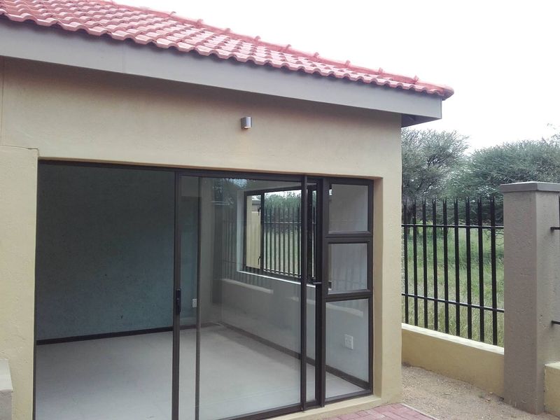 Riverthorn Townhouse For Sale - Photo 2