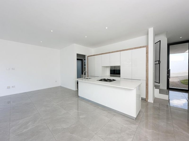 GORGEOUS SPACIOUS 3 BEDROOM HOME FOR SALE IN BRYANSTON - Photo 1