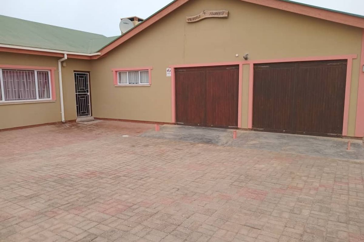 PERFECTLY LOCATED 3 BEDROOM HOUSE FOR SALE IN HENTIES BAY - SOUTH DUNE - Photo 2