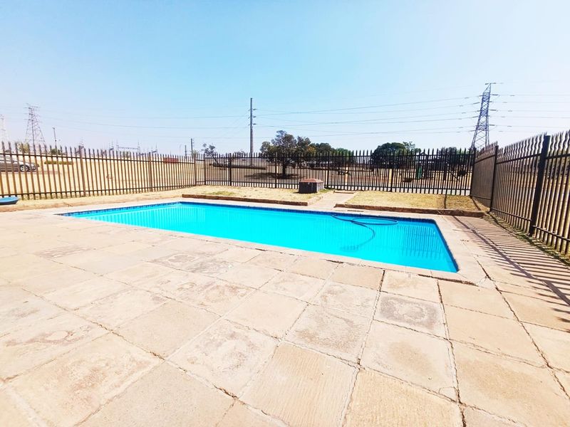 A perfect ground floor unit awaits you !!! - Photo 3