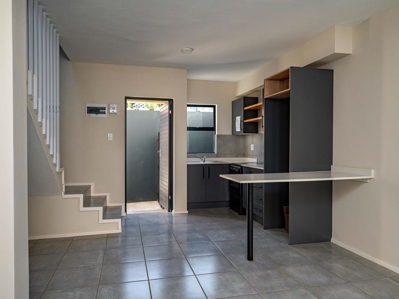 Kings Gate Estate 2 Bedroom Duplex - Photo 7