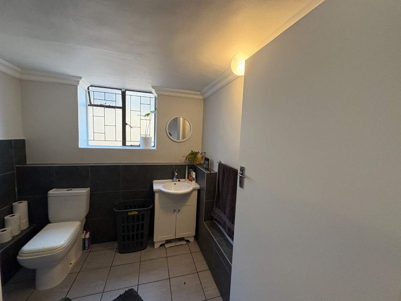 Furnished Bachelor Apartment - Photo 7