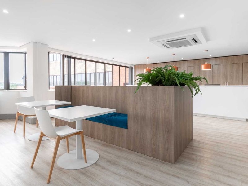 Serviced office space for 10 persons in Regus Pharos House - Photo 5