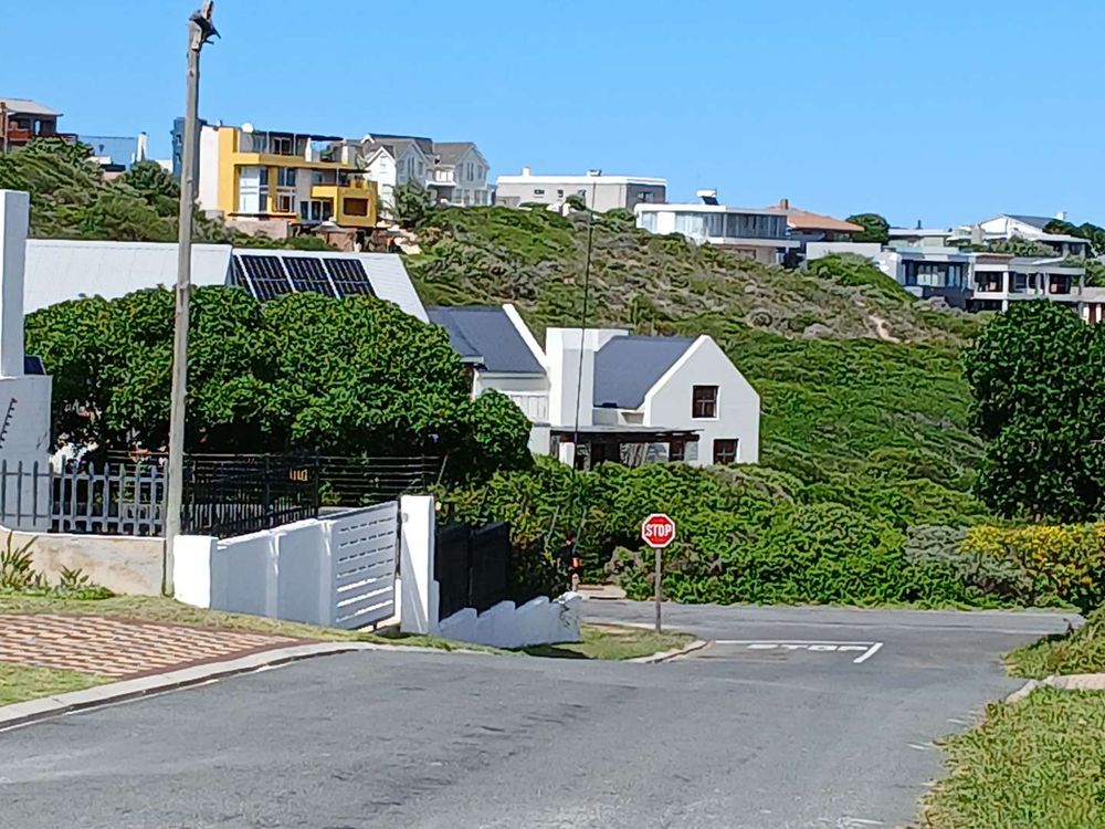 Upmarket Houses above Stanfords Cove.