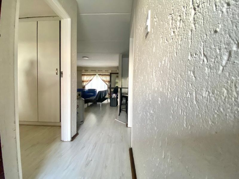 MODERN ONE BED APARTMENT IN MORNINGSIDE - Photo 4