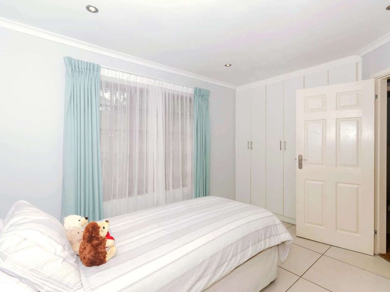 Beautiful 2 Bedroom Townhouse For Sale in Waterfall - Photo 10
