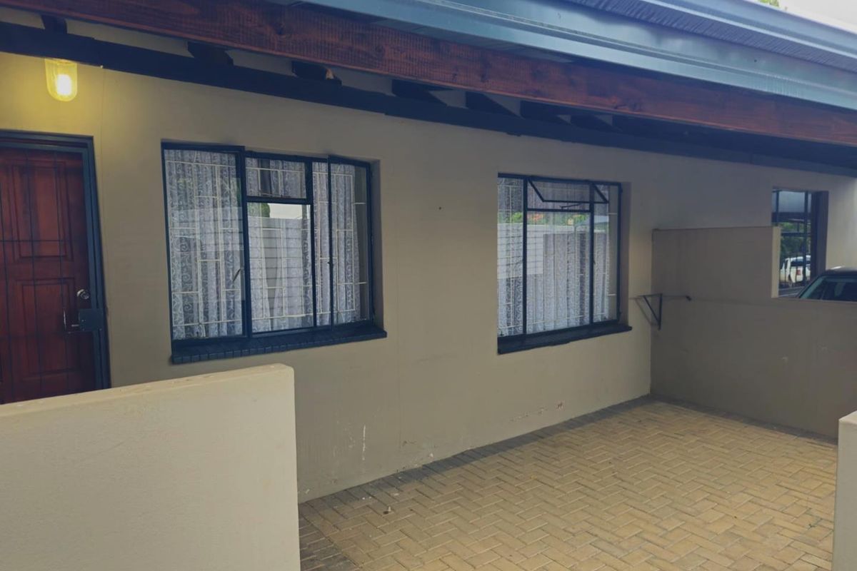 Modern  Apartment in Hartbeespoort - Photo 4