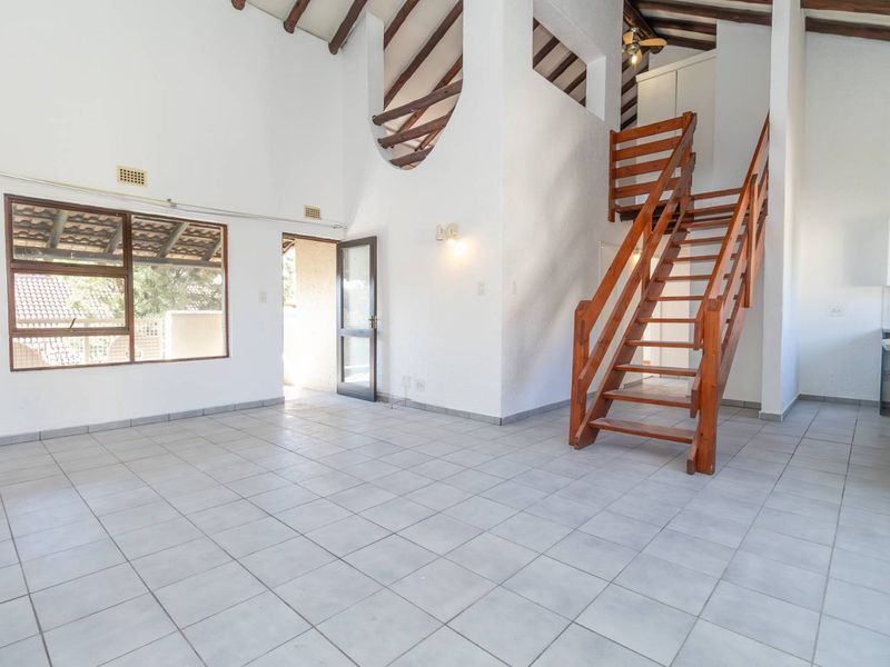 Cozy 3 Bedroom / Large Loft, 2 Bathroom Apartment - Photo 7