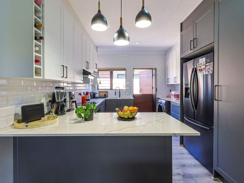 Equestria Elegance: Spacious 3-Bedroom Townhouse Available - Photo 9