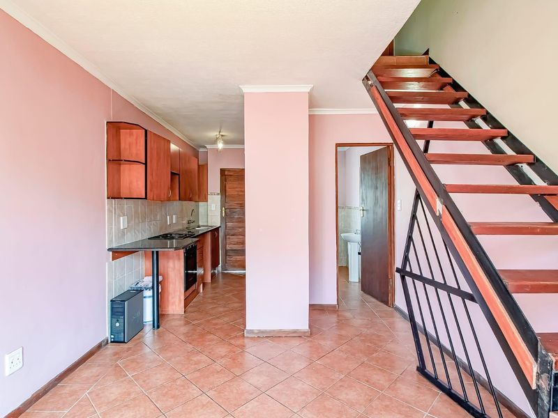 2-Bedroom Apartment in a Secure Estate - Photo 4