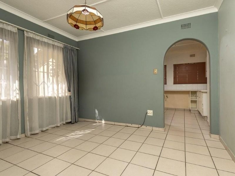 Cozy 2-Bedroom Linmeyer Gem with Flatlet & Carport - Photo 6