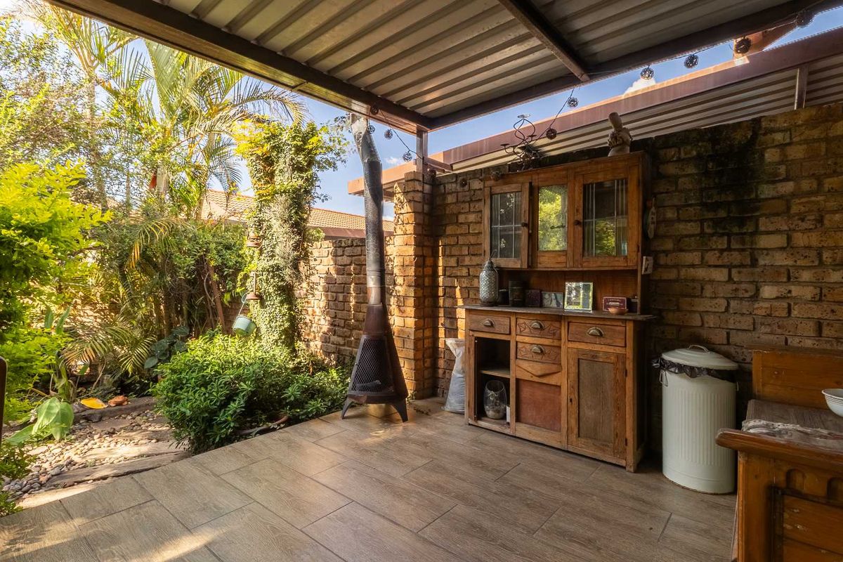 Spacious three bedroom simplex - large garden - Security complex - Equestria - Photo 4