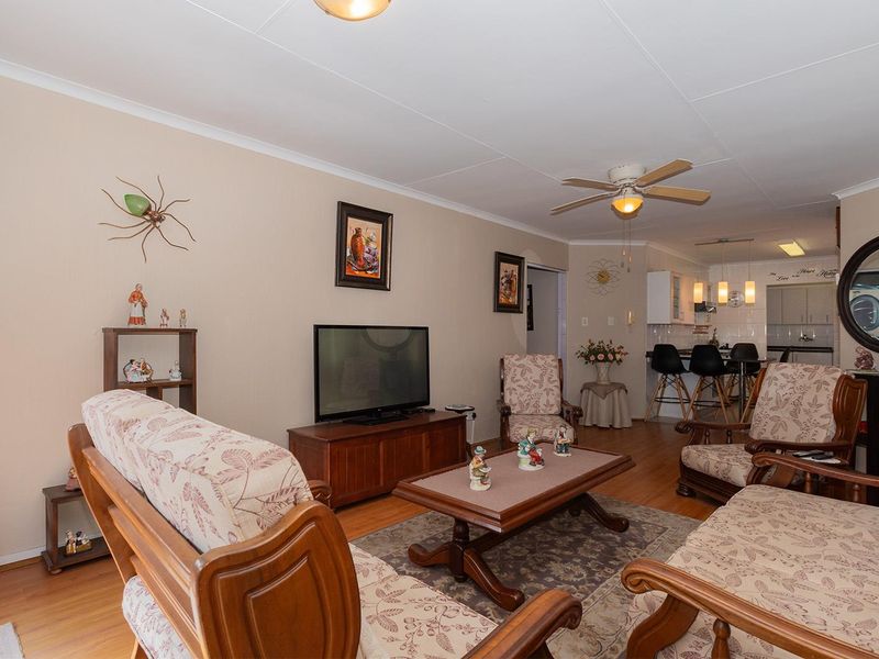 Spacious & Secure 3-Bedroom Townhouse in Edleen – Move-In Ready! - Photo 4