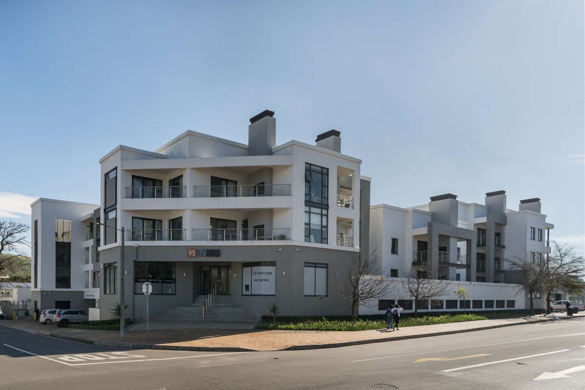 Big Modern 2 Bed 2 Bath 2 Parking -  Living in the Heart of Stellenbosch - Photo 3