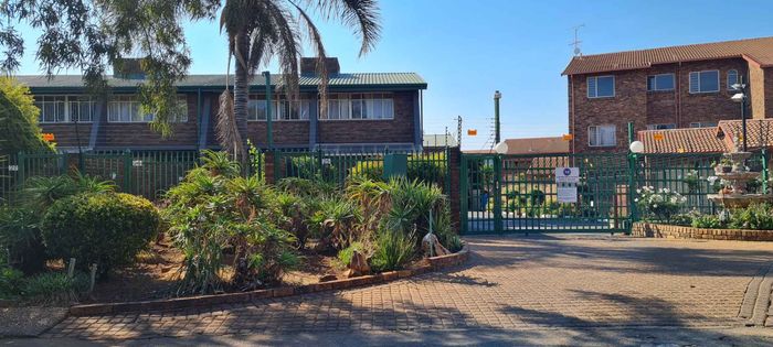 Property #1978075, Townhouse Pending Sale in Lyttelton Manor