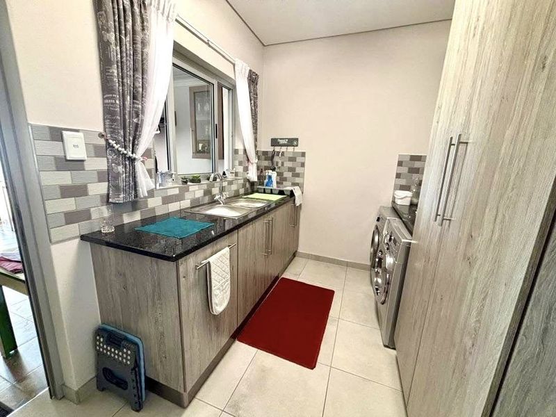 3 Bedroom House To Let in Elisenheim - Photo 7