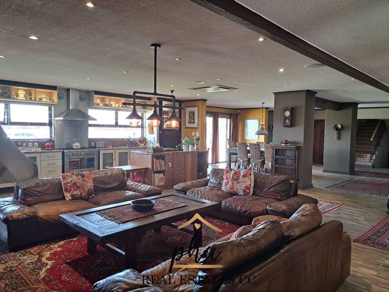 Entertainer’s Delight!!!! Spacious 5 bedr family home with indoor pool for sale in Walvis Bay, selling for N$10.5 mil - Photo 2