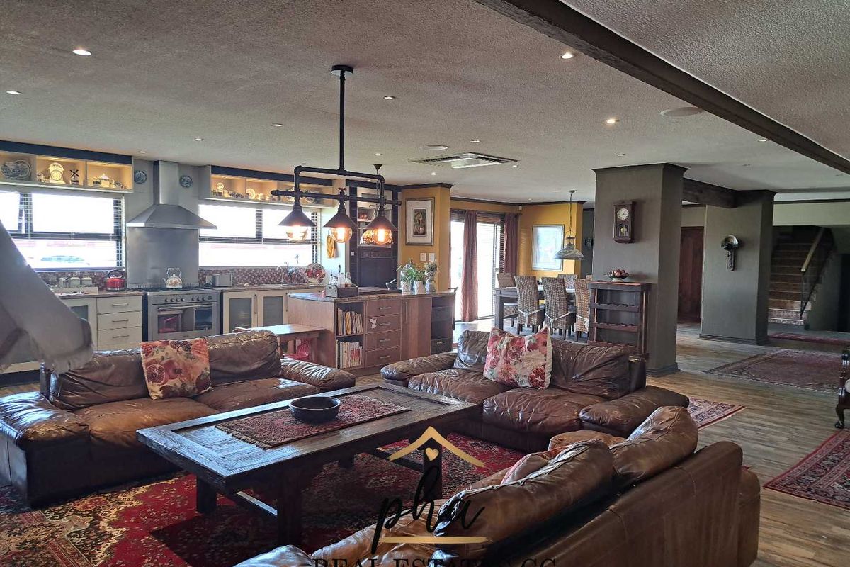 Entertainer’s Delight!!!! Spacious 5 bedr family home with indoor pool for sale in Walvis Bay, selling for N$10.5 mil - Photo 2