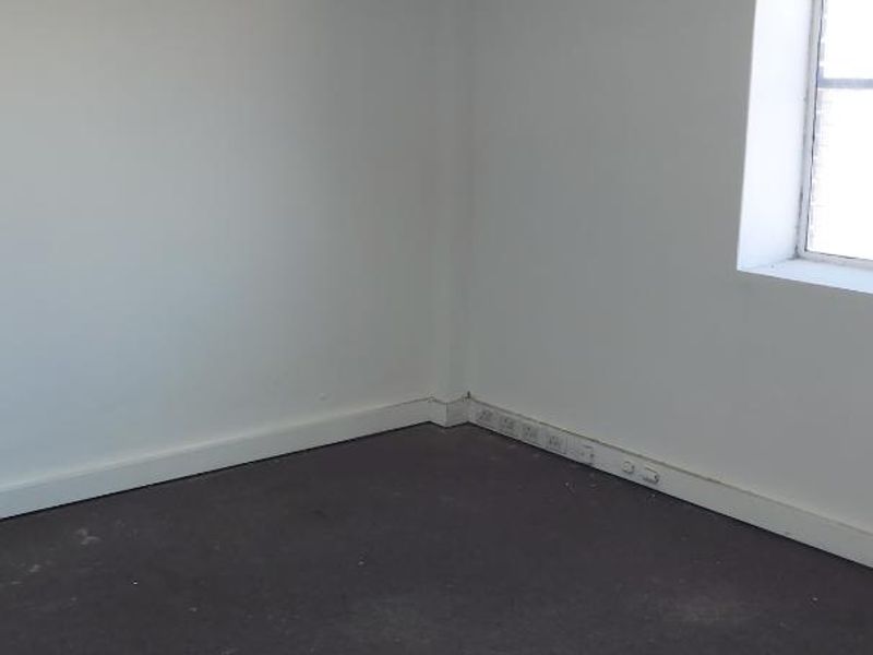 Warehouse/Distribution/manufacturing facility to let in Sidwell. - Photo 10