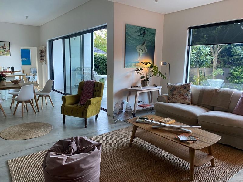 Designer Family home - A hop from the famous Vineyard Hotel. - Photo 7