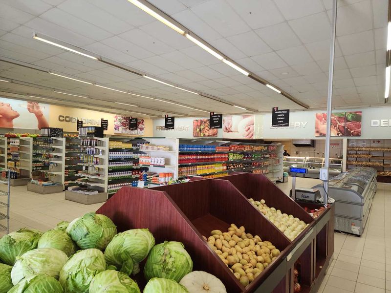 Retail building situated in the heart of Omdel, Henties Bay. - Photo 5
