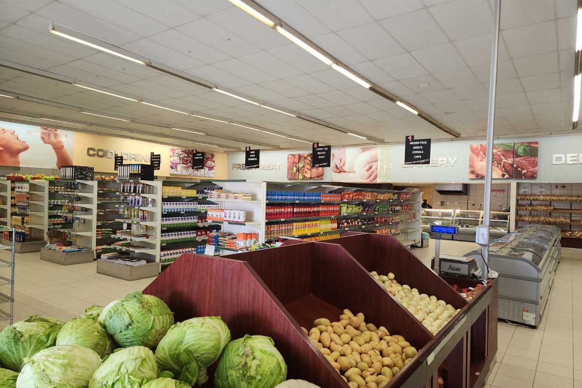 Retail building situated in the heart of Omdel, Henties Bay. - Photo 5