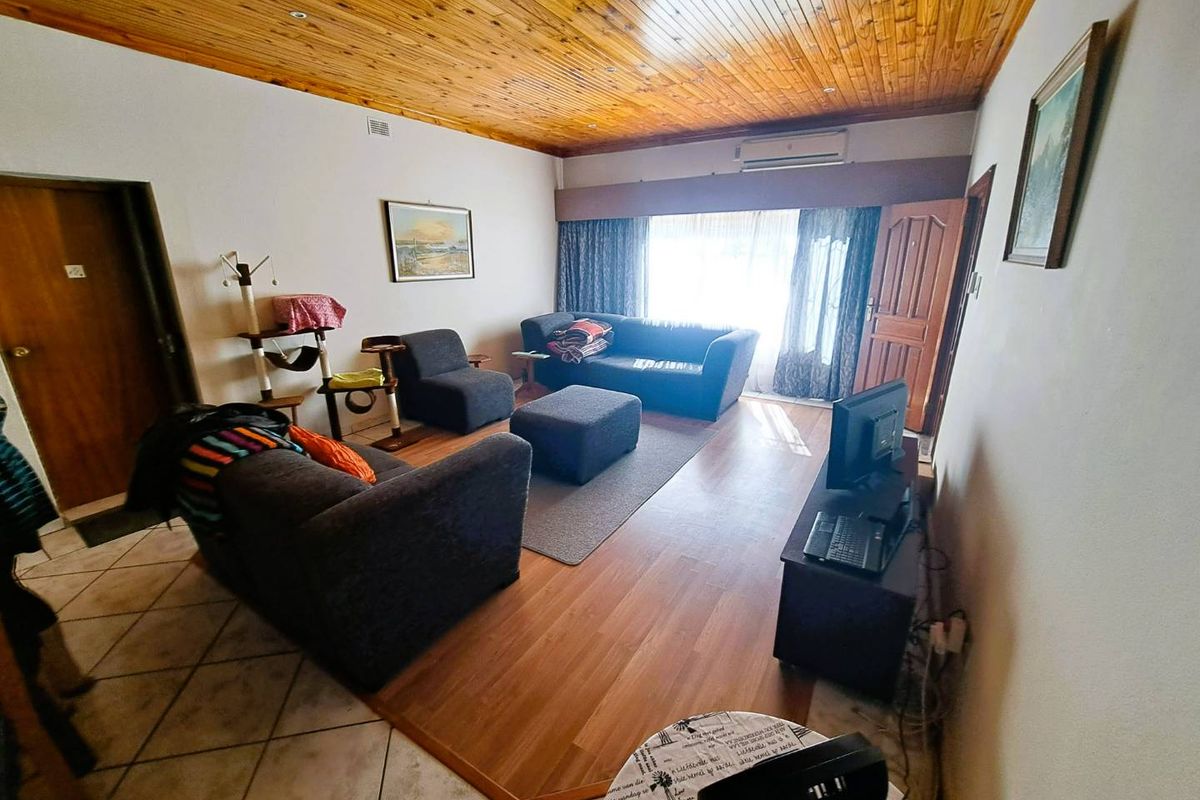 Spacious 3-Bedroom Home with 3 Bed Flatlet in Prime Waverley Location - Photo 3