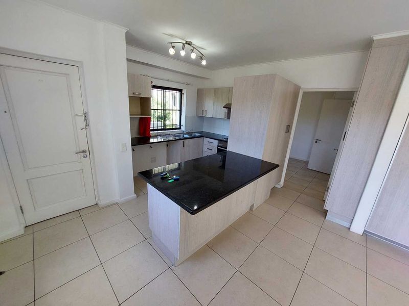 Unfurnished Two-Bedroom Apartment To Rent in Rondebosch - Photo 7