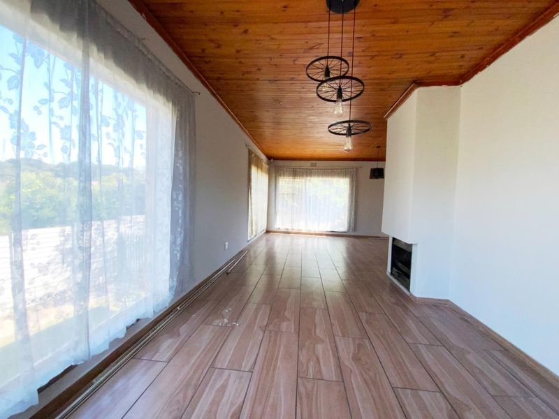 Well maintained Home - Photo 8